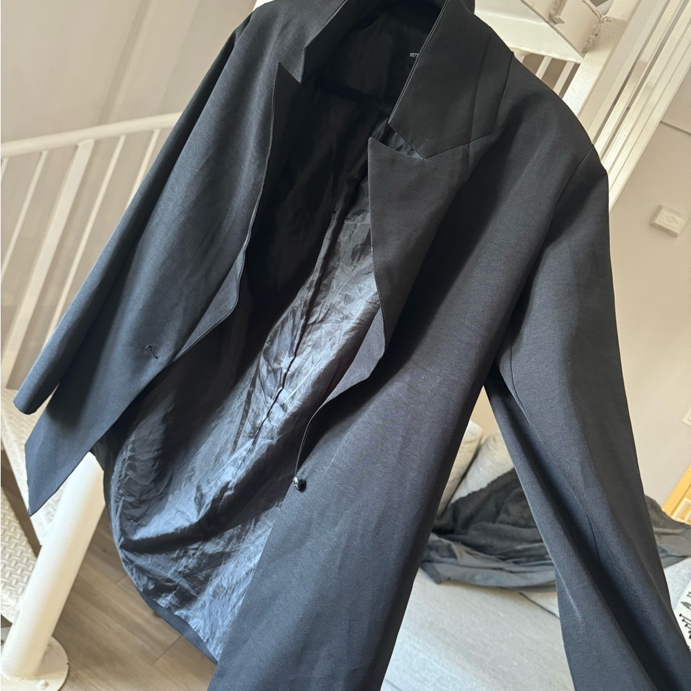 PRETTY LITTLE THING size 2 Women’s Black Blazer